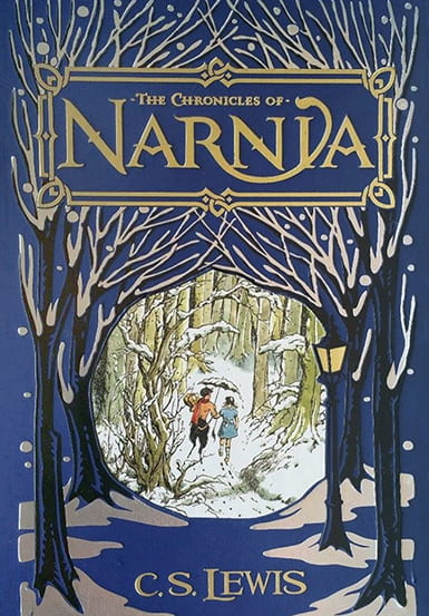Art on the box of a Chronicles of Narnia box set