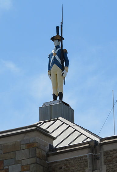 Statue of a colonial soldier standing at attention